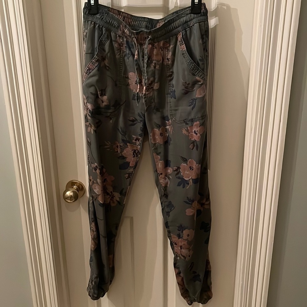 Anthropologie Brand size XS  olive green